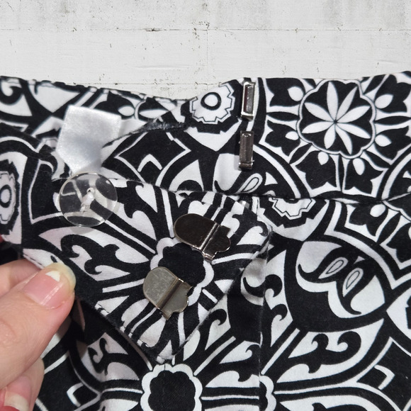 Y2K Talbots Black White Medallion Pattern Capri Cropped Pants Size 8 Petites - Picture 2 of 8